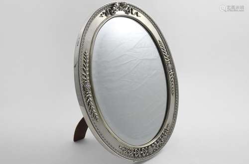 AN EDWARDIAN OVAL MOUNTED DRESSING TABLE MIRROR with a leaf ...