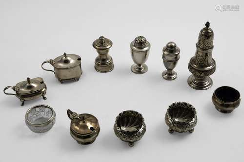 CONDIMENTS:- An Edwardian small baluster pepper mill (metal ...