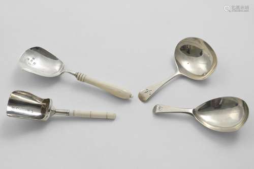 A GEORGE III OLD ENGLISH PATTERN CADDY SPOON with an oval bo...