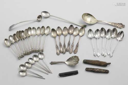 MISCELLANEOUS SMALL FLATWARE & CUTLERY:- A set of twelve Geo...