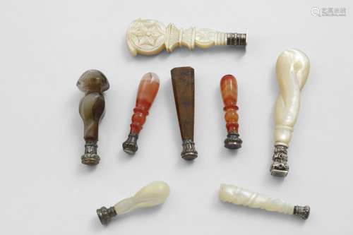 FOUR VARIOUS LATE VICTORIAN MOUNTED AGATE/HARDSTONE SEALS an...