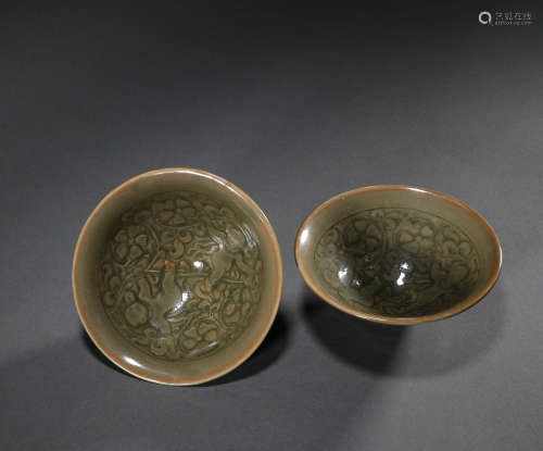 Song Dynasty - A Pair of Longquan Infant Bowls