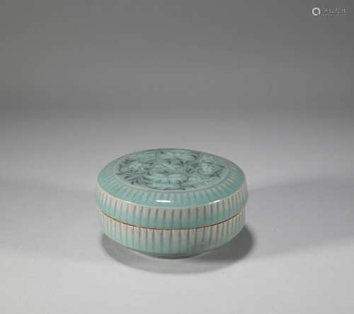 Song Dynasty - Celadon Box with Wrapped Branches