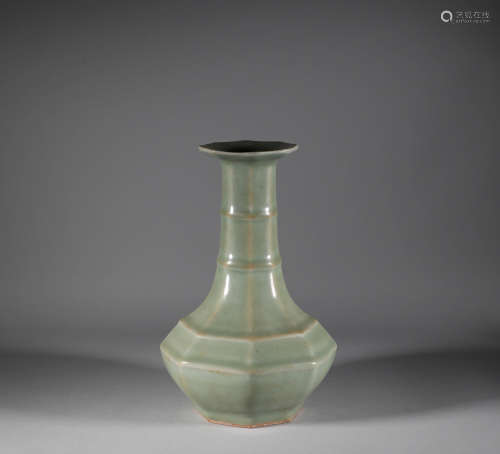 Song Dynasty - Celadon Long-necked Vase