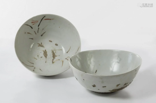 Two porcelain Chinese centers