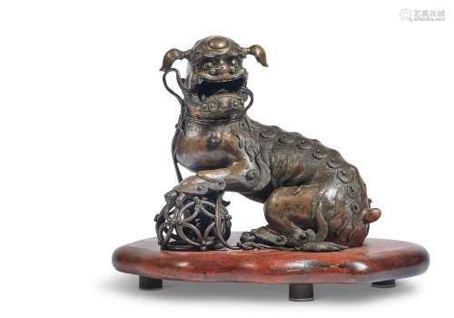 A CHINESE BRONZE FIGURE OF A SEATED DOG OF FO