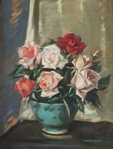 λ WILLIAM HUNTER (SCOTTISH 1890-1967), ROSES IN A BLUE BOWL