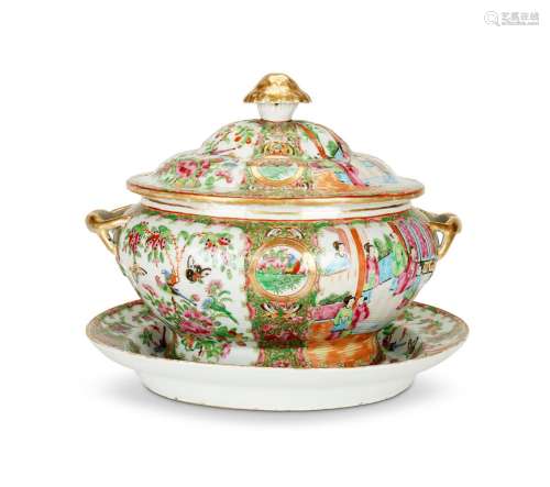 A CHINESE CANTON FAMILLE-ROSE OVAL TUREEN COVER AND STAND