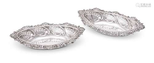 A PAIR OF EDWARDIAN SILVER SWEET BASKETS