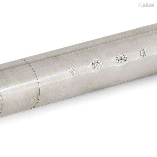 Une torche Maglite Solitaire en argent, Londres, c.2000, Asp...