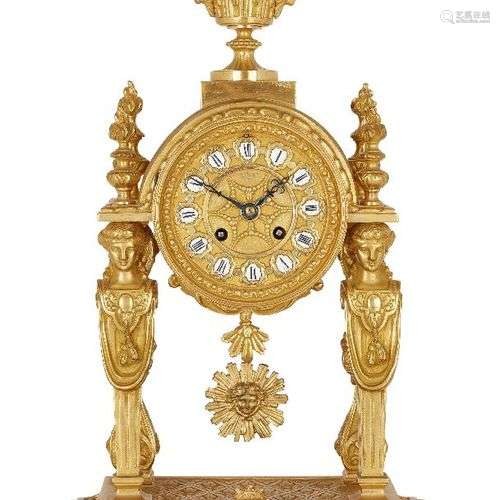 Une pendule de cheminée française de style Louis XVI en bron...