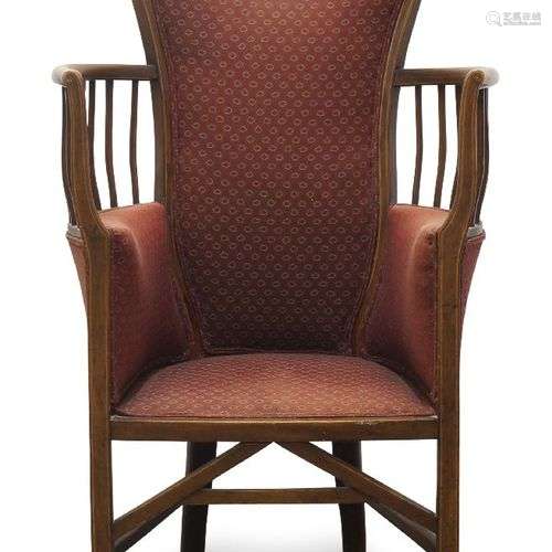 Un fauteuil édouardien de la manière de Liberty & Co, le dos...