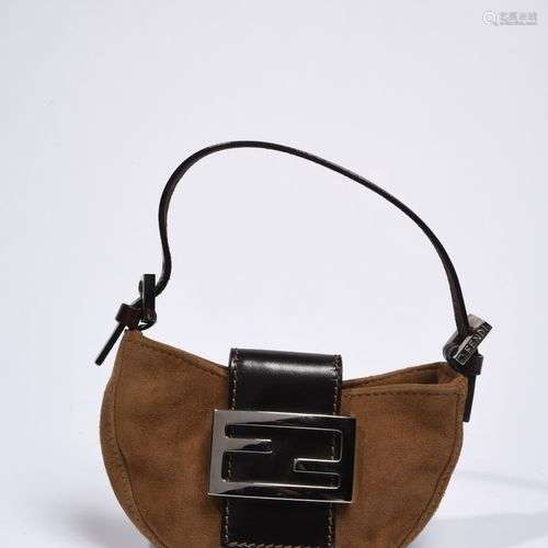 FENDI Mini sac 14 cm en daim camel et cuir noir, garniture e...