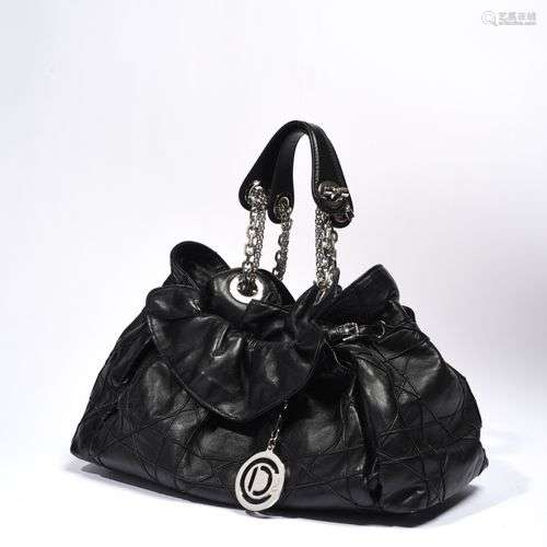 CHRISTIAN DIOR Sac 37 cm en cuir agneau noir effet de canage...