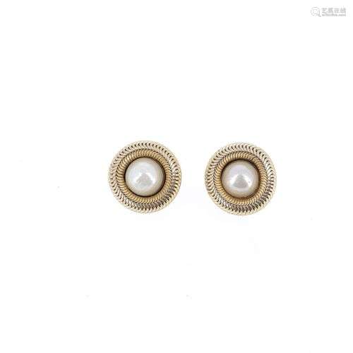 CHANEL Paire de boutons d'oreilles en metal centrés d'une im...