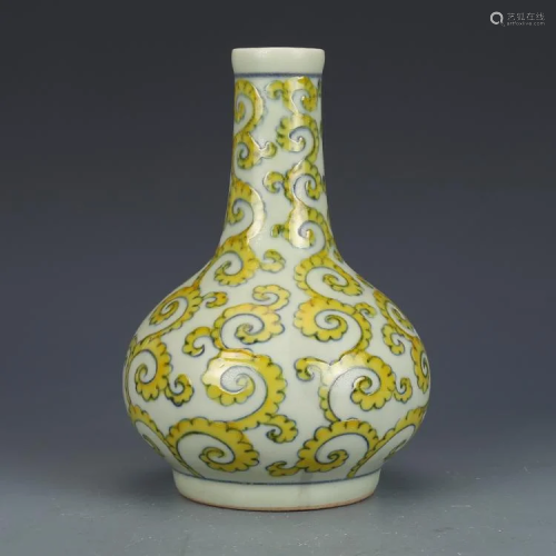 Ming dynasty bottle with yellow grass painting