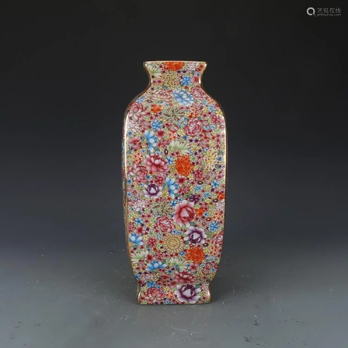 Qing dynasty squre shaped bottle with flora painting