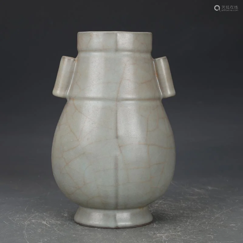 Song dynasty green gleze bottle with double eared