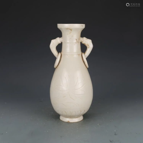 Song dynasty white kiln double eared bottle