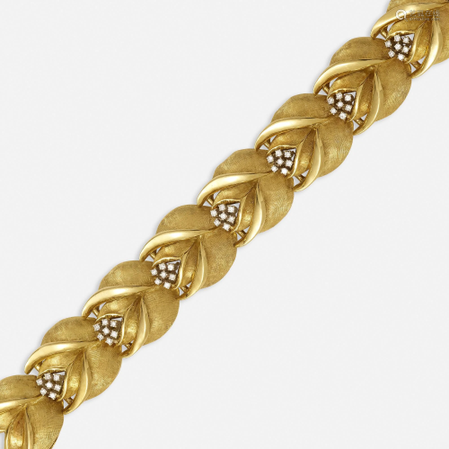 Diamond and gold flower bracelet