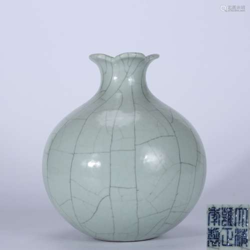 chinese ge kiln porcelain pomegranate-form vase