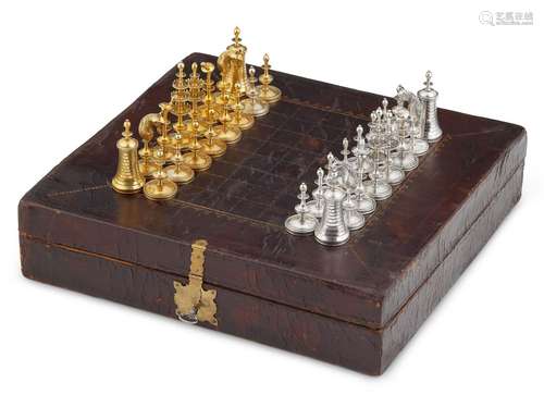 Précieux jeu d'échecs Brno dans la valise de voyage original...