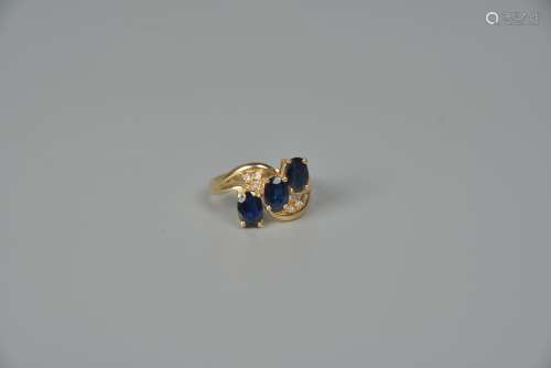 18k gold ring with diamond and sapphire