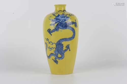 Qing dynasty Kangxi  period style blue-and-white light yello...