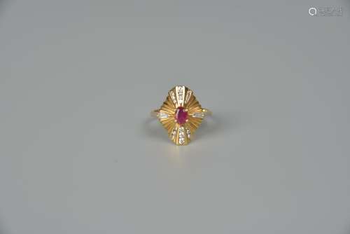 18k gold ring with diamond and ruby