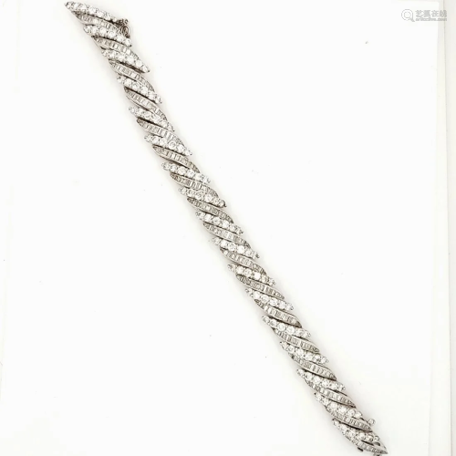 Platinum 18.0cttw Chevron Style Bracelet