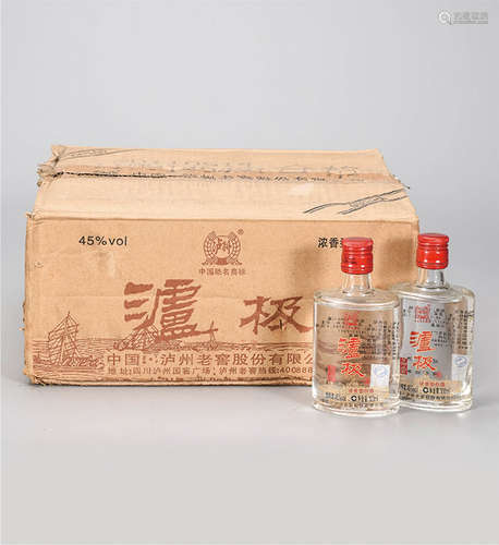 2011年  泸极品赏酒45°白酒