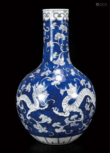 青花龙穿牡丹天球瓶  早期购于国外知名拍卖公司
