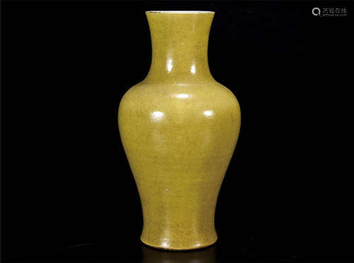哥窑黄釉观音瓶