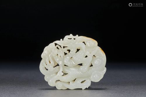 Hetian Jade and Dragon Ornament in Liao Dynasty