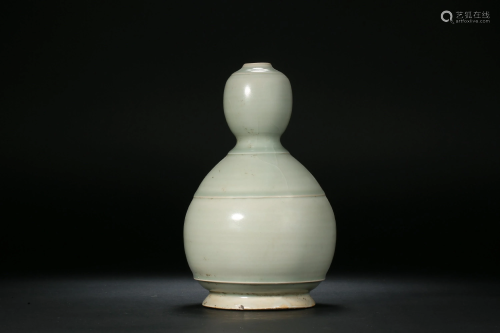 Celadon Gourd Vase in Song Dynasty