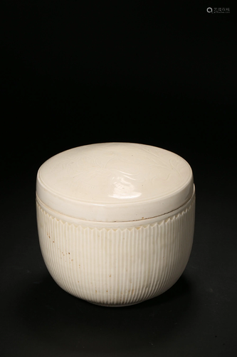 White Glazed Jar in Song Dynasty