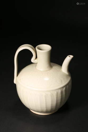 Ding Kiln Portable Kettle Song Dynasty