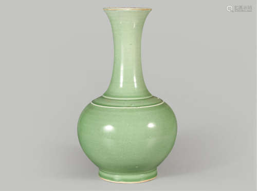 绿釉赏瓶