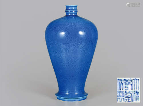孔雀蓝釉暗刻龙纹梅瓶 早期购于美国