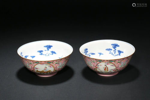 A large bowl of Qing Dynasty famille rose figures