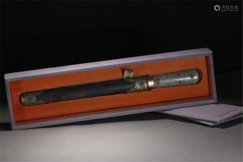 A CHINESE HARD-STONES INLAID DAGGER AND SCABBARD