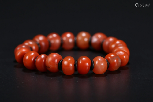 A STRING OF CHINESE SOUTHERN RED AGATE BRACELET