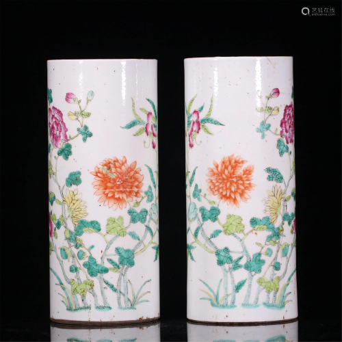 A PAIR OF CHINESE FAMILLE ROSE PEONIES PORCELAIN HAT
