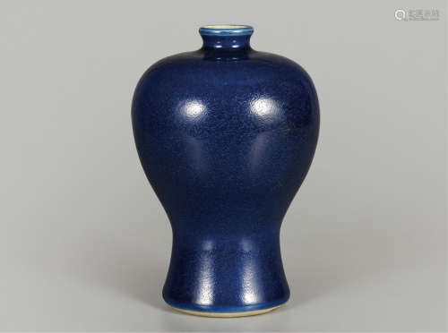 蓝釉梅瓶