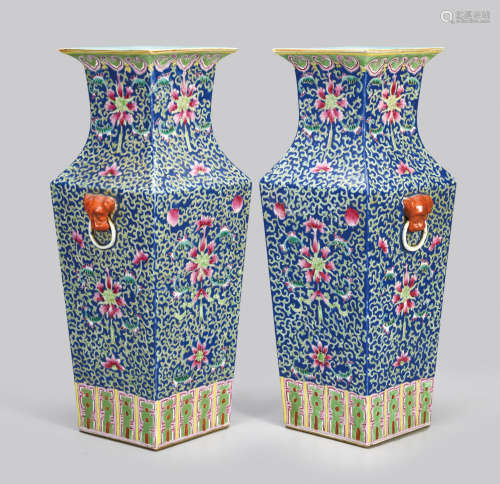 蓝地粉彩缠枝花卉铺首四方瓶  一对 早期购于日本拍卖公司
