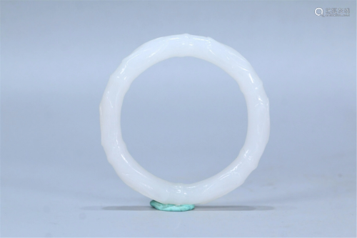 A CHINESE JADE CARVED BAMBOO JOINTS BANGLE