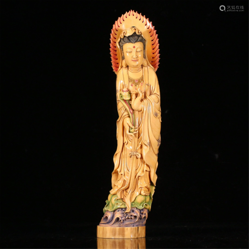 A CHINESE CARVED POLYCHROME FIGURINE OF GUANYIN