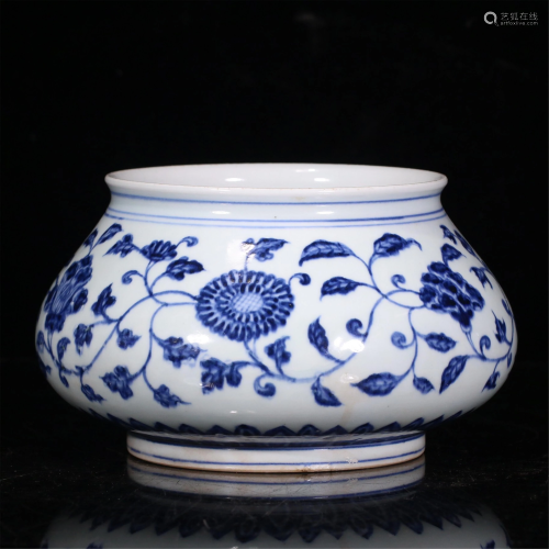 A CHINESE BLUE AND WHITE BOWL SHAPED PORCELAIN WARE