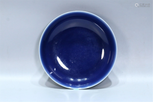 A CHINESE BLUE GLAZED PORCELAIN PLATE