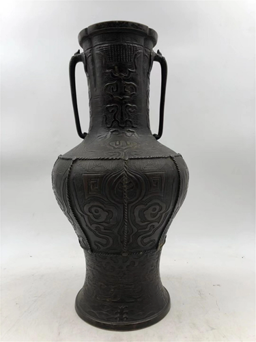 A CHINESE TAOTIE PATTERN BRONZE VASE WITH DOUBLE